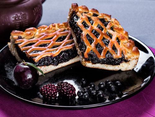 Пирог с черной смородиной в духовке рецепт с фото